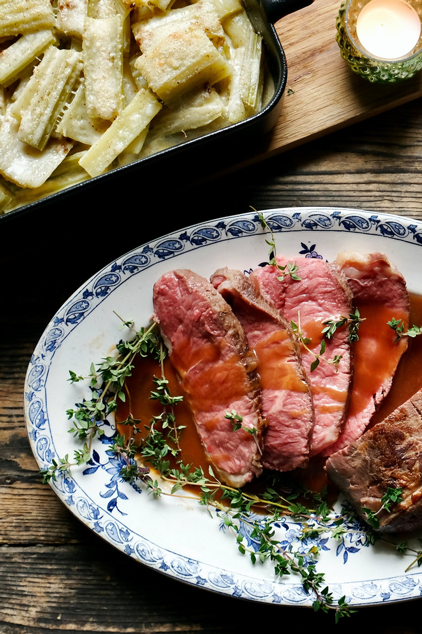 Roastbeef an Rotweinsauce mit Cardy-Gratin