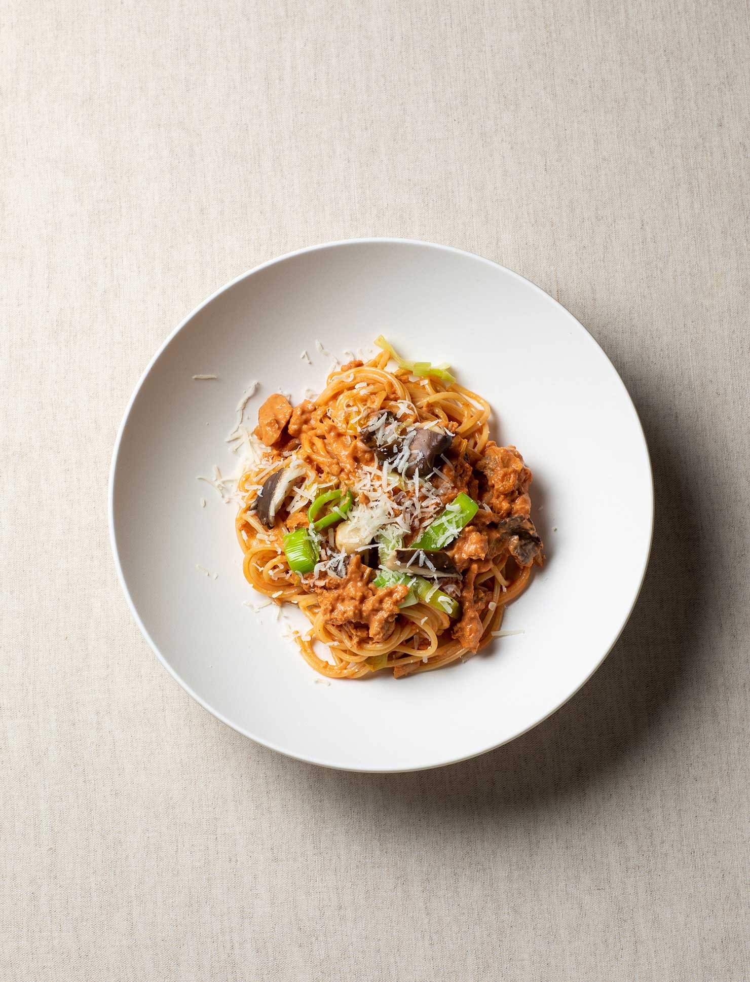 Spaghetti mit Tomaten&shy;creme, Austern&shy;pilzen und Lauch